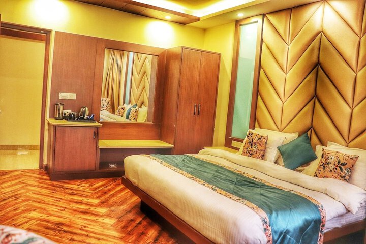 Room 9 of 30