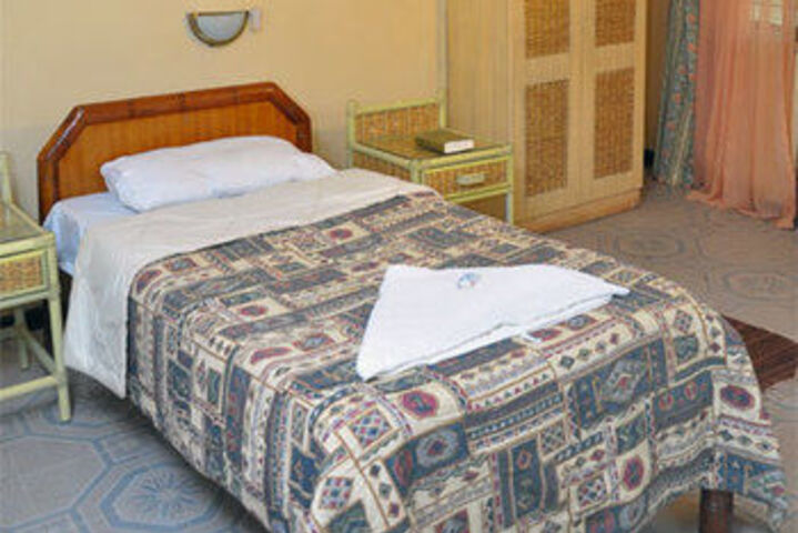 Room 13 of 26