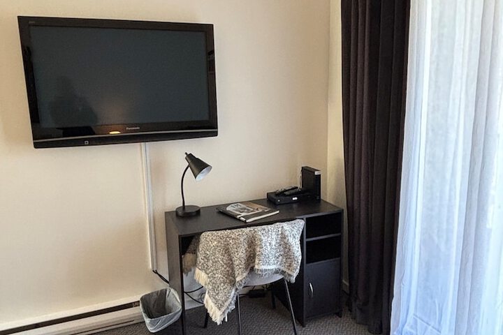 Room 13 of 37