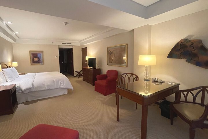 Room 7 of 170