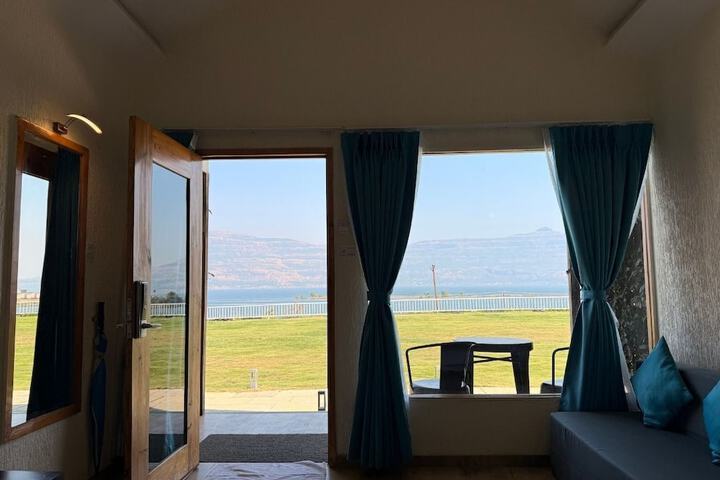 Room 4 of 60