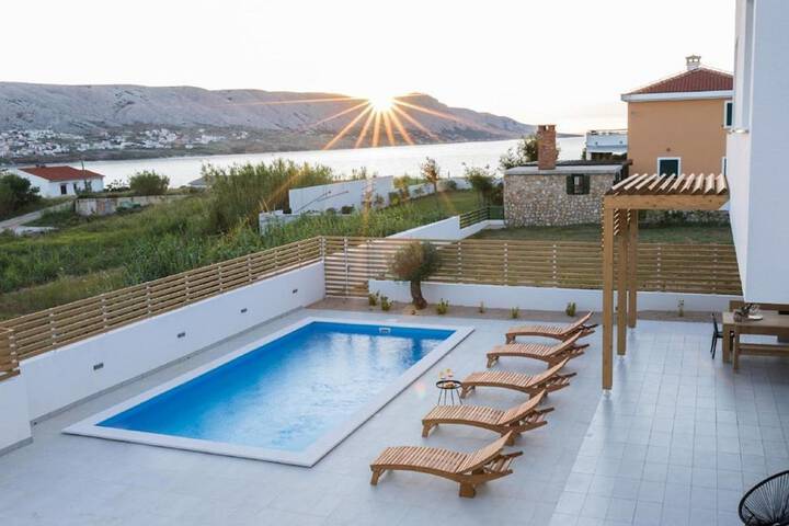 Pool 64 of 70