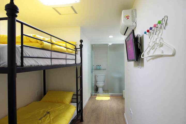 Room 6 of 51