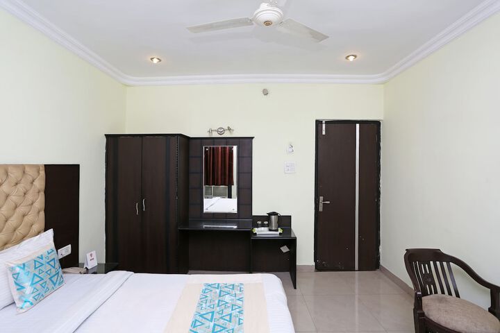 Room 9 of 13