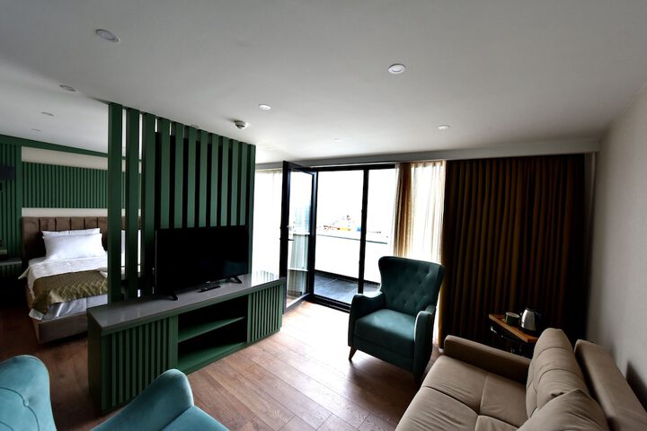 Room 8 of 21