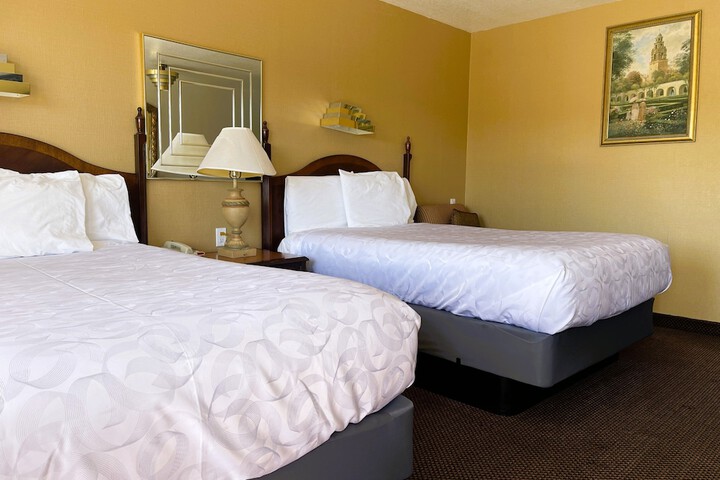 2 Double Beds Accessible (18 of 24)