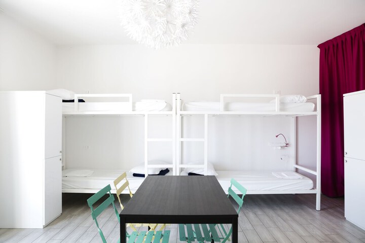 Room 27 of 64