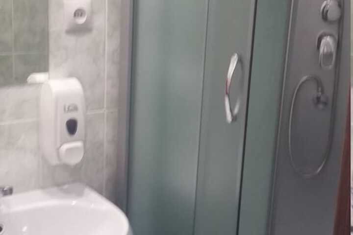 Room 4 of 18