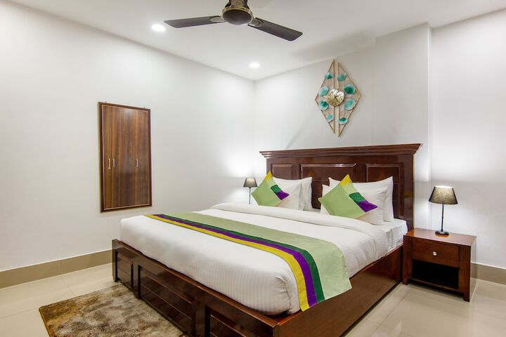 Room 10 of 28