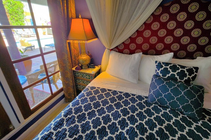 Room 11 of 36