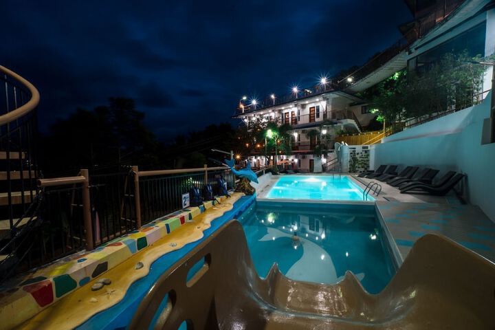 Pool 51 of 80