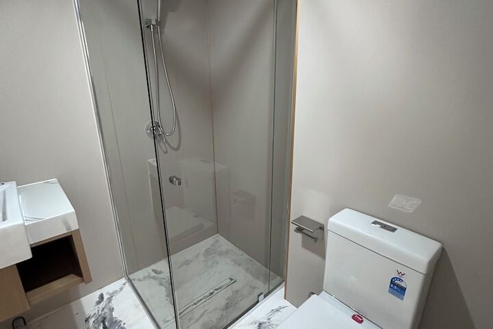 Room 17 of 33