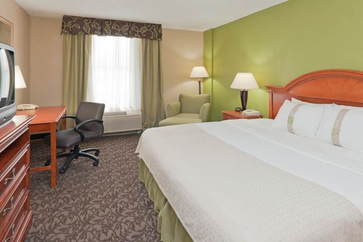 Standard | King Bed (3 of 9)