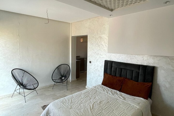 Room 5 of 18