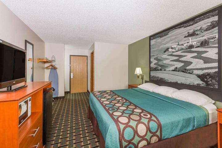 1 King Bed (4 of 5)