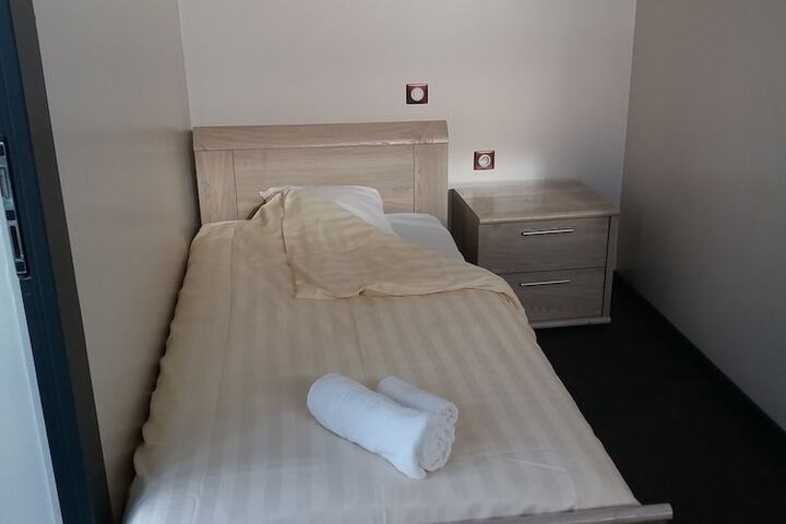 Room 6 of 44