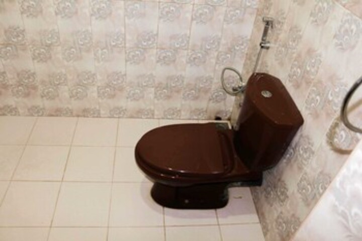 Room 4 of 18