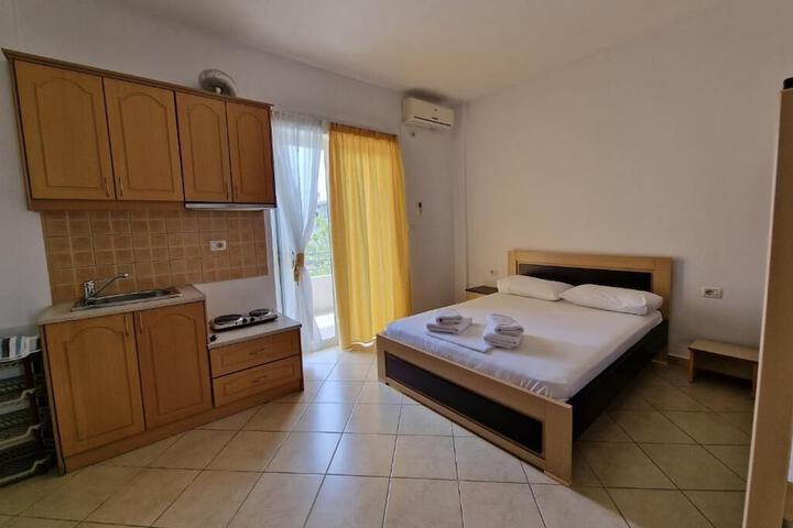 Room 28 of 68