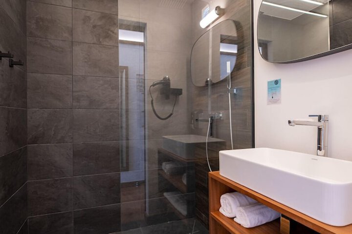 Room 15 of 42