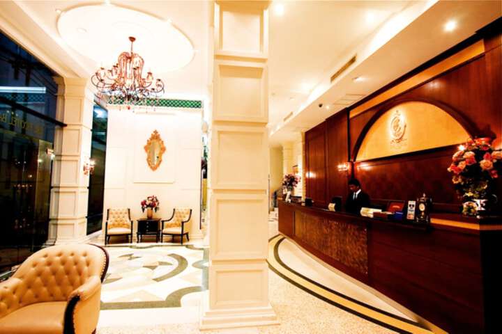 Check-in/check-out kiosk