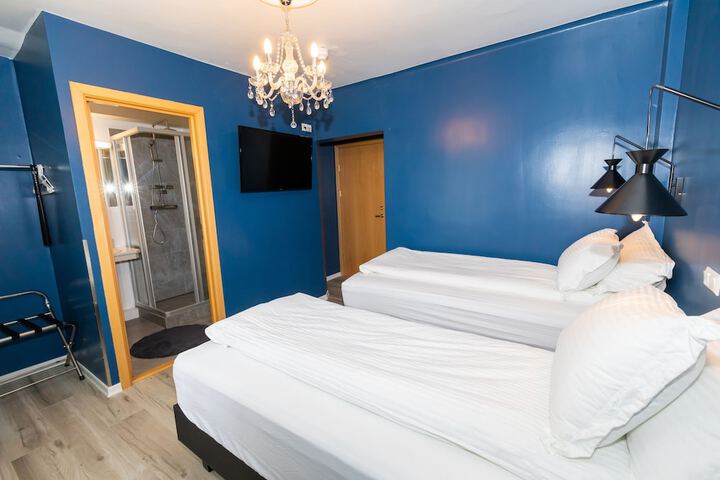 Room 3 of 37