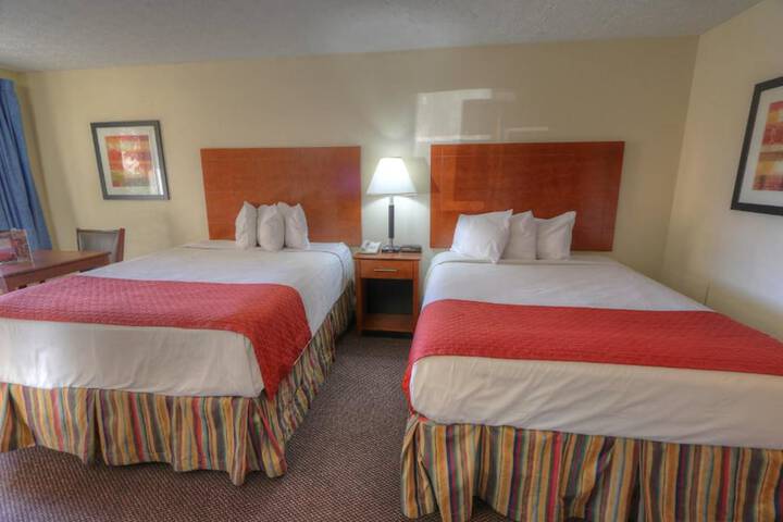2 Queen Beds (4 of 18)