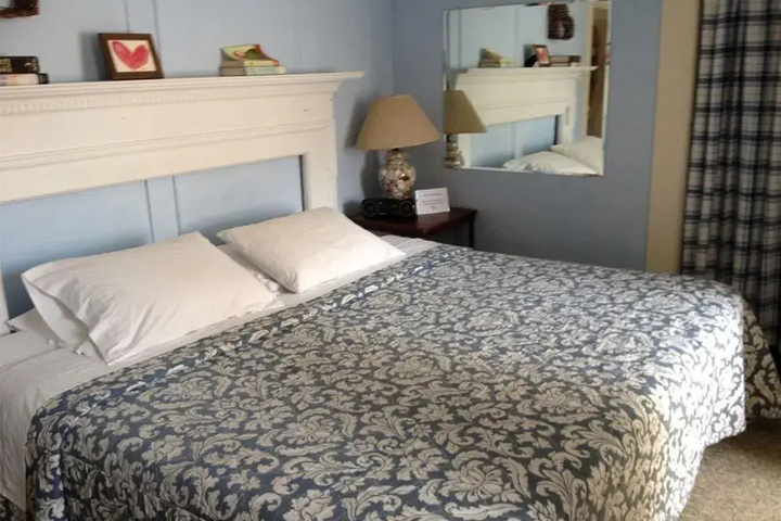 Room 5 of 5