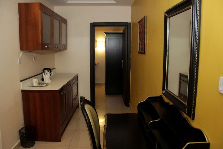 Room 4 of 33