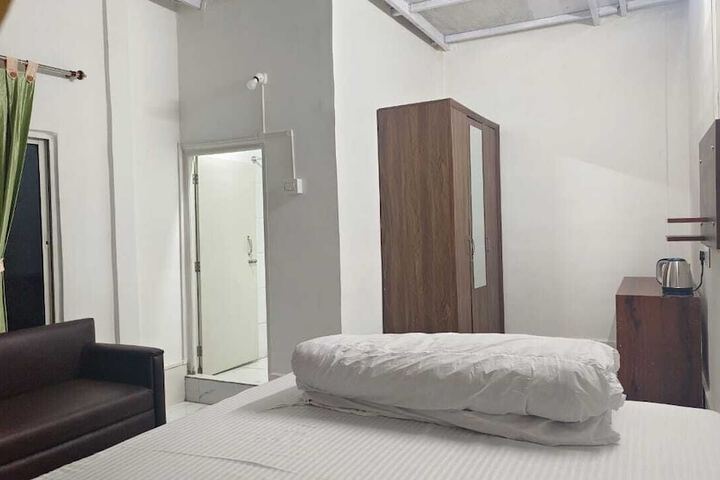 Room 8 of 25