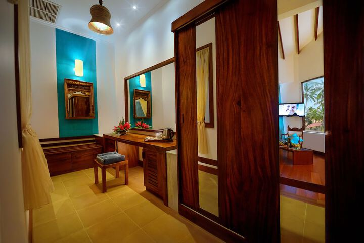Room 4 of 61