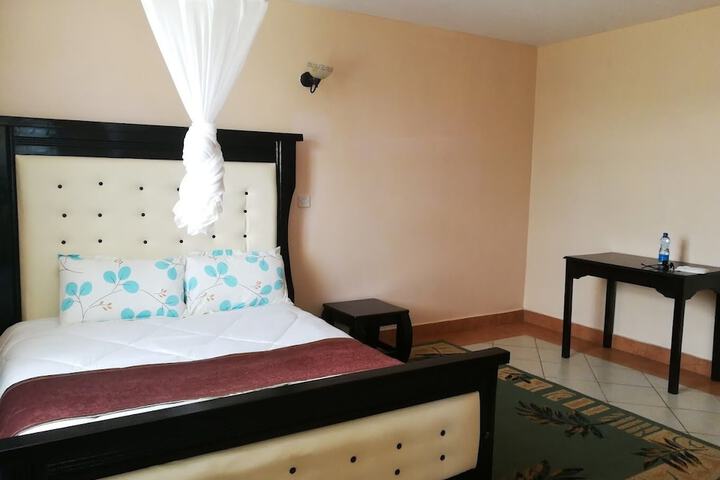 Room 2 of 33