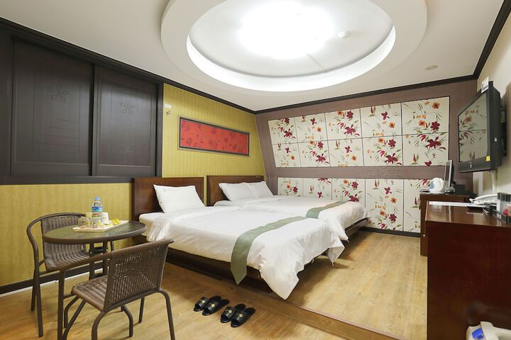 Room 10 of 40
