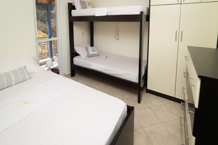 Room 5 of 31