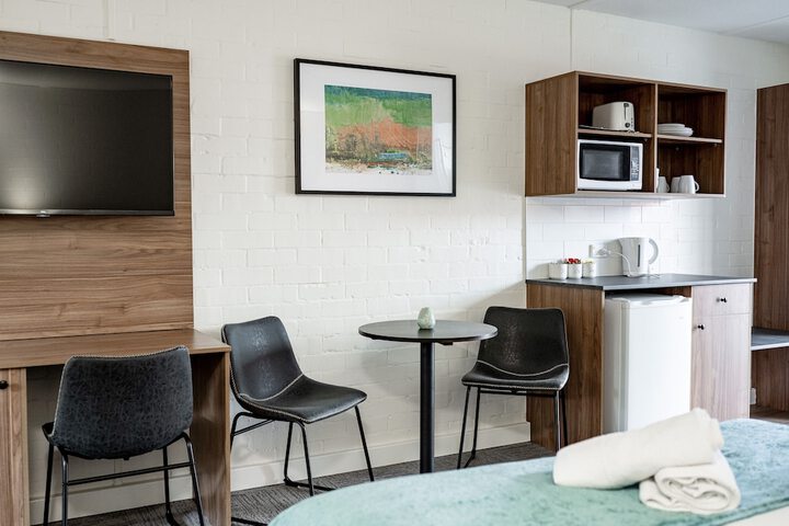 Room 6 of 16