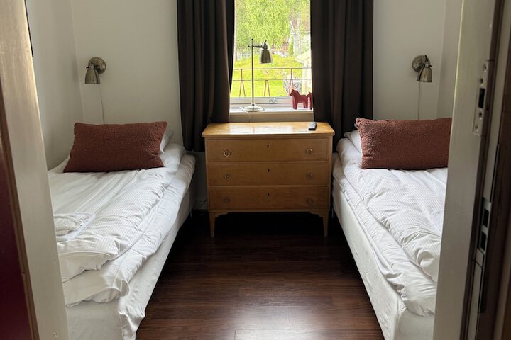 Room 9 of 36