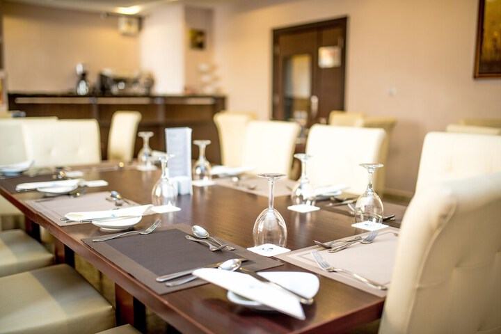 Dining 33 of 44