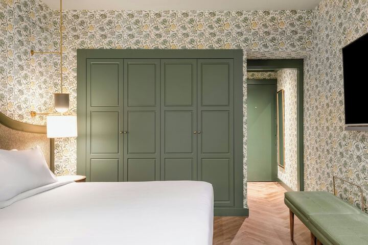 Room 16 of 51