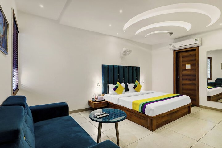 Room 14 of 33