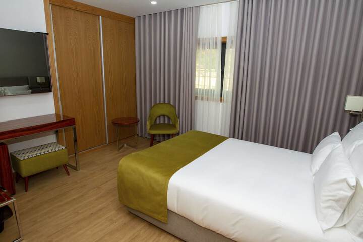 Room 15 of 48