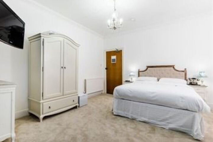 Room 14 of 40
