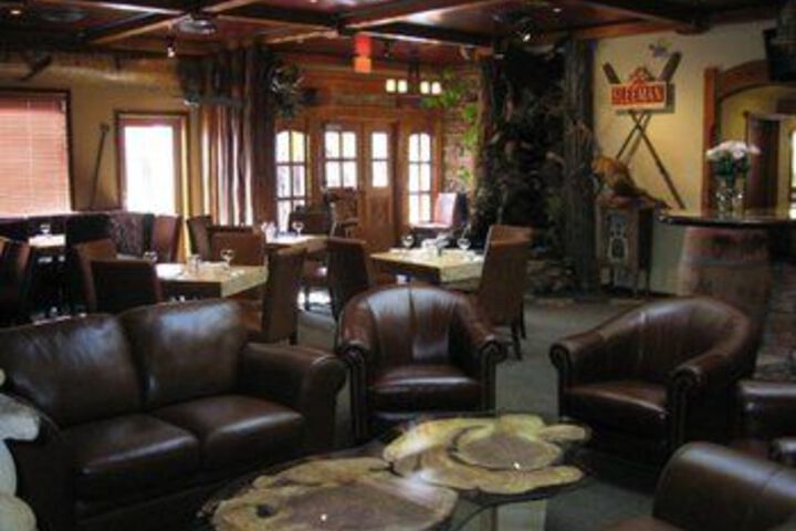 Lounge 31 of 50