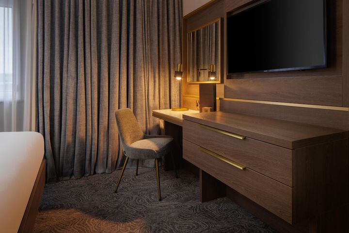 Room 27 of 160