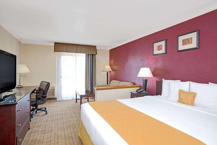 1 King Bed (18 of 23)