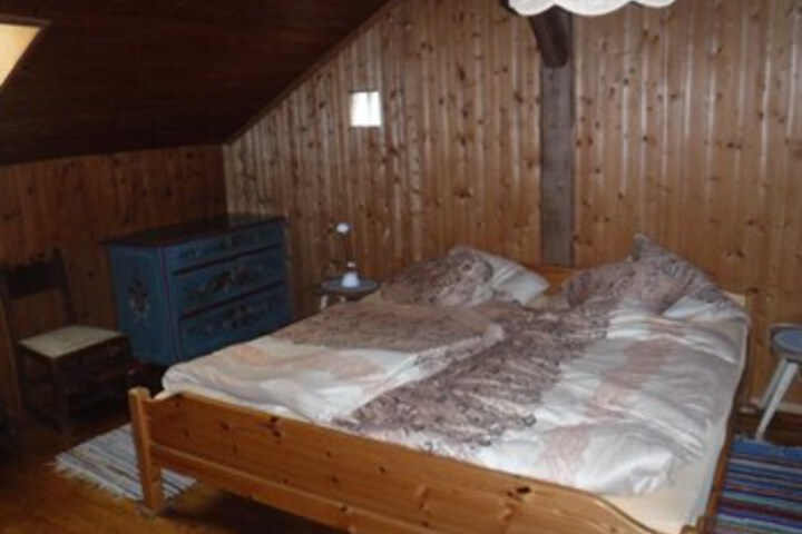 Room 16 of 28