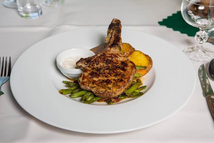 Dining 24 of 35