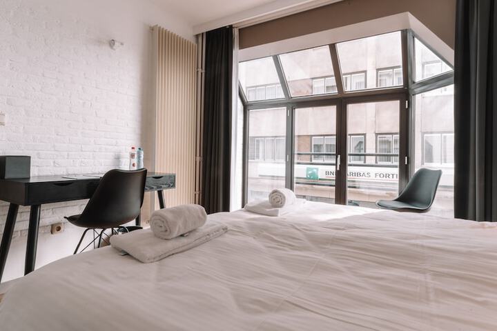 Room 10 of 22