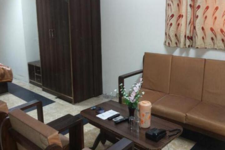 Room 3 of 6