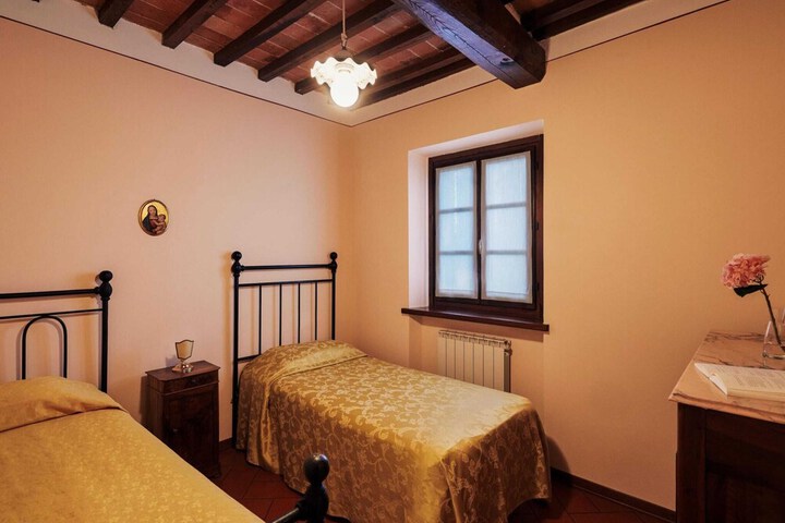 Room 3 of 38