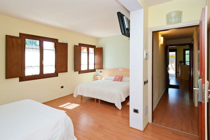 Room 4 of 61