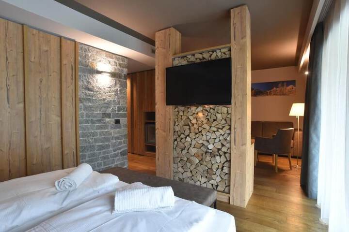 Room 4 of 67